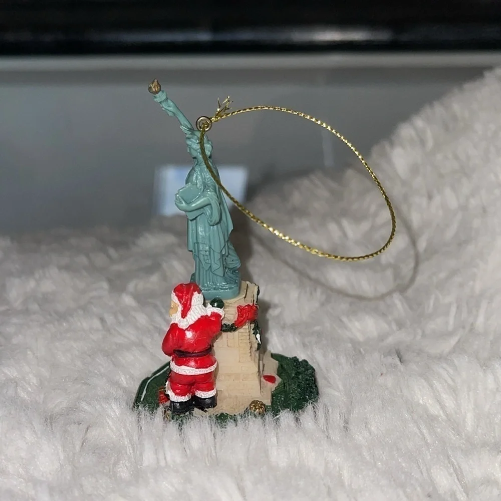 Xmas ornament NWT a molded thick piece of plastic from New York